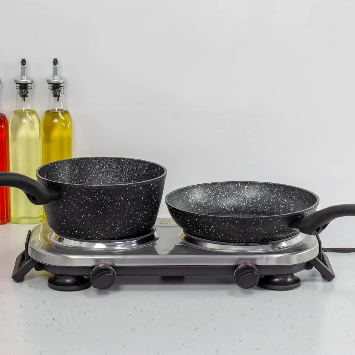 Quest Ceramic Infrared Double Hot Plate / 2 Plates With Adjustable Temperature From 100℃ To 600℃ / 2000W / Rapid Heat Up/Lightweight & Portable/Great For Use At Campsites, Caravans & Bedsits